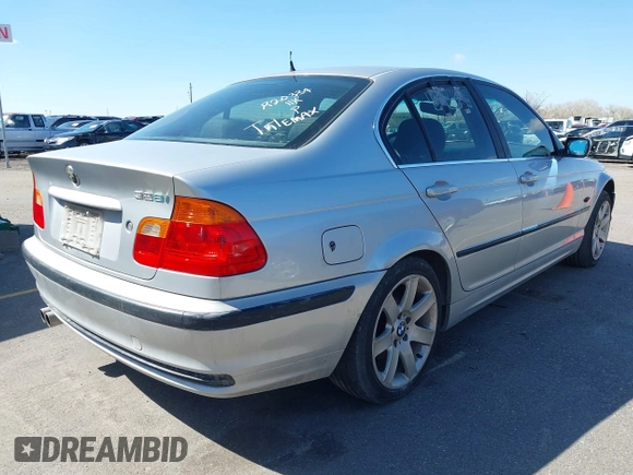 2000 BMW 3 Series 328i with VIN WBAAM5340YFR20334, listed as a IAAI auction lot 41682373 with 195,336 mi miles. Bid and sale history available at carsss.com. Image 4.
