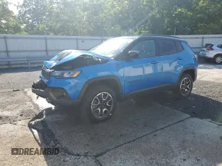 2025 Jeep Compass Trailhawk with VIN 3C4NJDDNXST556886, listed as a Copart auction lot 63569125 with 1,528 mi miles and Clean title. Bid and sale history available at DreamBid. Image 1.
