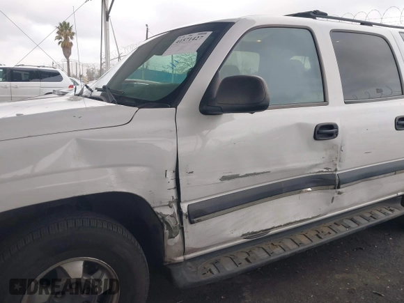 2002 Chevrolet Suburban LT with VIN 3GNEC16T02G312958, listed as a IAAI auction lot 41571427 with 154,191 mi miles. Bid and sale history available at carsss.com. Image 6.