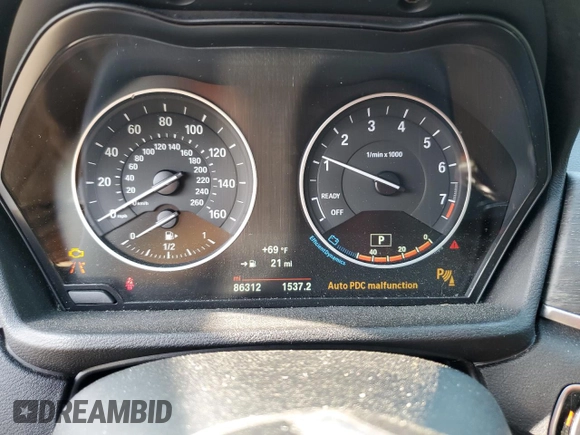 2017 BMW X1 xDrive28i z VIN WBXHT3Z34H4A53786, wystawiony jako Copart lot #54678575 z przebiegiem 86 312 mil mil oraz Szkoda całkowita • Salvage title. Historia ofert i sprzedaży dostępna na DreamBid. Obrazek 9.