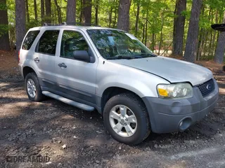 2007 Ford Escape XLT with VIN 1FMCU93167KA51832, listed as a IAAI auction lot 42115125 with 148,584 mi miles. Bid and sale history available at carsss.com. Image 1.