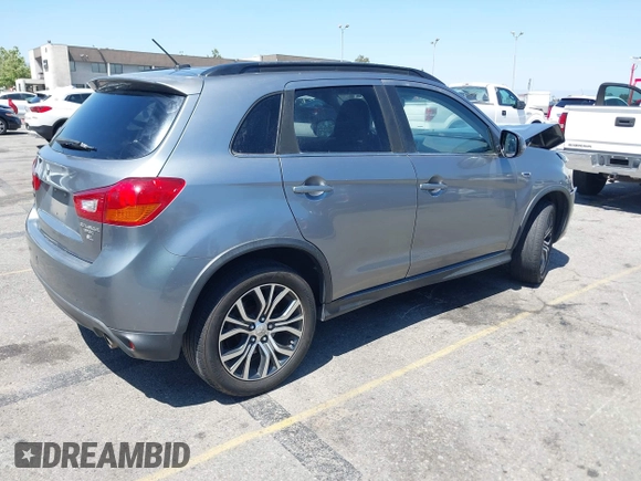 2016 Mitsubishi Outlander SEL z VIN JA4AP4AW5GZ028306, wystawiony jako IAAI lot #42304593 z przebiegiem 138 595 mil mil oraz . Historia ofert i sprzedaży dostępna na DreamBid. Obrazek 4.