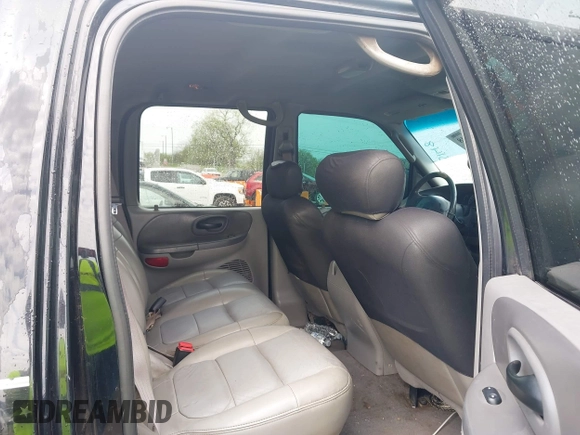 2002 Ford F-150 XLT with VIN 1FTRW08L72KD27457, listed as a IAAI auction lot 41993148 with 372,589 mi miles. Bid and sale history available at carsss.com. Image 8.