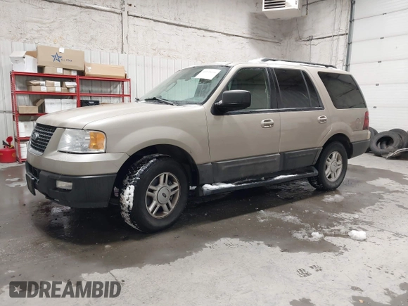 2005 Ford Expedition Special Service with VIN 1FMPU16535LA51506, listed as a IAAI auction lot 40939696 with 165,332 mi miles. Bid and sale history available at carsss.com. Image 2.