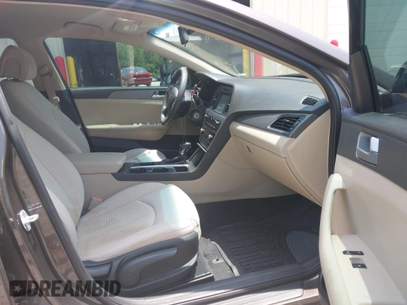 2016 Hyundai Sonata SE z VIN 5NPE24AF6GH276416, wystawiony jako IAAI lot #42483029 z przebiegiem 91 631 mil mil oraz . Historia ofert i sprzedaży dostępna na DreamBid. Obrazek 5.