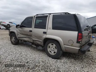 2000 Chevrolet Tahoe Z71 with VIN 1GNEK13R1YR116418, listed as a Copart auction lot 50961645 with 239,452 mi miles and Salvage title. Bid and sale history available at DreamBid. Image 2.