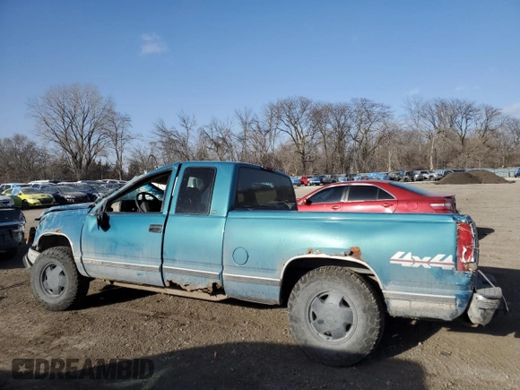 1997 Chevrolet Silverado 1500 with VIN 2GCEK19R2V1229234, listed as a Copart auction lot 47044425 with 196,943 mi miles and Salvage Title. Bid and sale history available at DreamBid. Image 2.