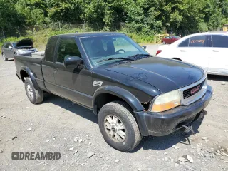 2003 GMC Sonoma SLS with VIN 1GTCT19X738236077, listed as a Copart auction lot 68765694 with 224,623 mi miles and Non Repairable. Bid and sale history available at carsss.com. Image 4.
