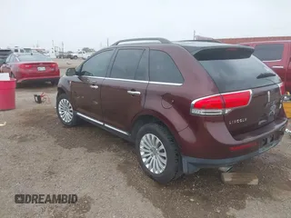 2012 Lincoln MKX z VIN 2LMDJ6JK8CBL08425, wystawiony jako IAAI lot #42312678 z przebiegiem 113 512 mil mil oraz . Historia ofert i sprzedaży dostępna na DreamBid. Obrazek 3.