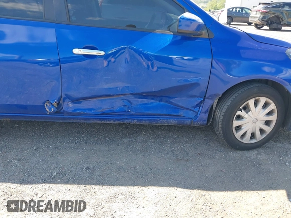 2017 Nissan Versa SV z VIN 3N1CN7AP1HL895731, wystawiony jako IAAI lot #42279393 z przebiegiem 94 040 mil mil oraz . Historia ofert i sprzedaży dostępna na DreamBid. Obrazek 6.