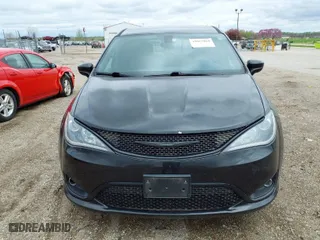 2018 Chrysler Pacifica Touring Plus with VIN 2C4RC1FG9JR351697, listed as a IAAI auction lot 42077064 with 176,644 mi miles. Bid and sale history available at carsss.com. Image 12.