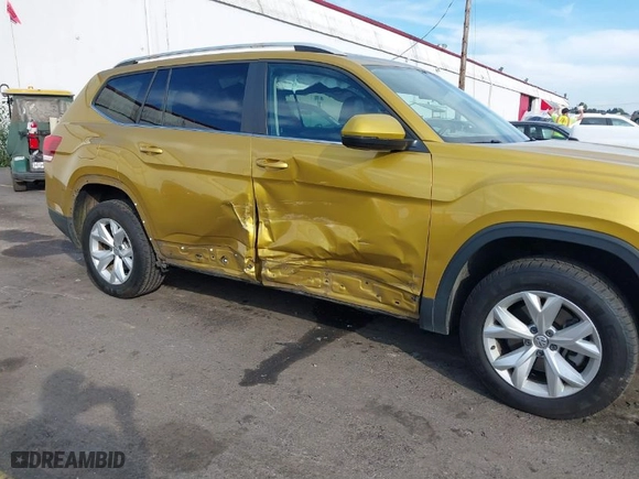 2018 Volkswagen Atlas 3.6L V6 SE with VIN 1V2KR2CA9JC525197, listed as a IAAI auction lot 37875450 with 62,703 mi miles. Bid and sale history available at carsss.com. Image 6.