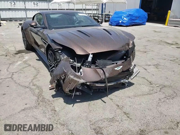 2024 Aston Martin DB12 z VIN SCFRMFFW3RGL12944, wystawiony jako Copart lot #61053374 z przebiegiem 472 mil mil oraz Szkoda całkowita • Salvage title. Historia ofert i sprzedaży dostępna na DreamBid. Obrazek 10.