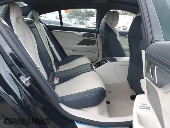 2024 BMW 8 Series M850i z VIN WBAGV8C02RCR25432, wystawiony jako IAAI lot #42068364 z przebiegiem 13 765 mil mil oraz . Historia ofert i sprzedaży dostępna na DreamBid. Obrazek 8.