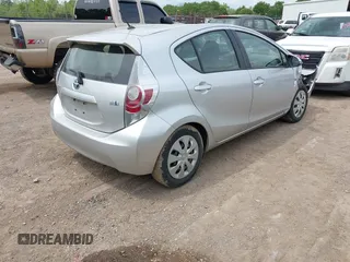 2014 Toyota Prius One z VIN JTDKDTB35E1061058, wystawiony jako IAAI lot #42156011 z przebiegiem 105 196 mil mil oraz . Historia ofert i sprzedaży dostępna na DreamBid. Obrazek 4.