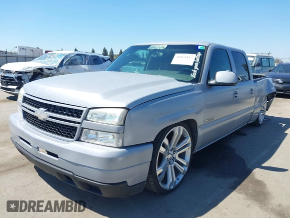 2005 Chevrolet Silverado 1500 LS z VIN 2GCEC13TX51171276, wystawiony jako IAAI lot #41861847 z przebiegiem 163 237 mil mil oraz . Historia ofert i sprzedaży dostępna na DreamBid. Obrazek 2.