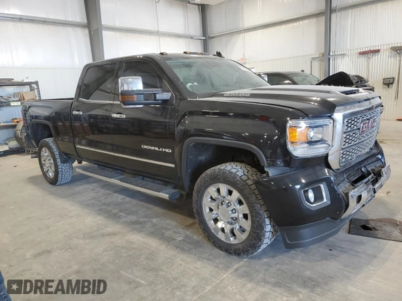 2019 GMC Sierra 2500HD Denali with VIN 1GT12SEYXKF189894, listed as a Copart auction lot 81672094 with 224,685 mi miles and Salvage Title. Bid and sale history available at carsss.com. Image 4.