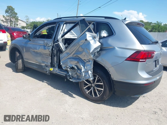 2020 Volkswagen Tiguan SE with VIN 3VV3B7AX8LM077472, listed as a IAAI auction lot 41933521 with 52,028 mi miles and . Bid and sale history available at DreamBid. Image 3.