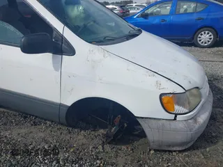 2003 Toyota Sienna LE with VIN 4T3ZF13CX3U525214, listed as a IAAI auction lot 41750644 with 286,454 mi miles. Bid and sale history available at carsss.com. Image 6.