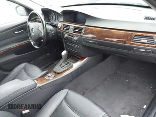 2011 BMW 3 Series 328i xDrive z VIN WBAPK5G56BNN30421, wystawiony jako IAAI lot #42536633 z przebiegiem Nie podano mil oraz . Historia ofert i sprzedaży dostępna na DreamBid. Obrazek 5.