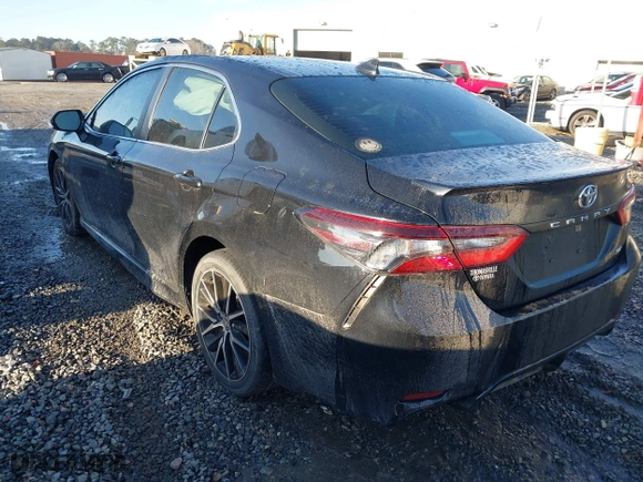 2021 Toyota Camry SE Nightshade with VIN 4T1G11AKXMU404242, listed as a IAAI auction lot 41444006 with 60,475 mi miles. Bid and sale history available at carsss.com. Image 3.