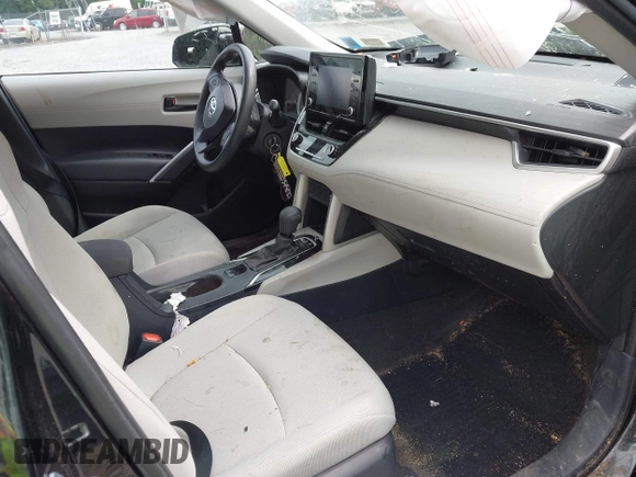 2022 Toyota Corolla Cross L with VIN 7MUAAABG6NV032964, listed as a IAAI auction lot 42458401 with 33,777 mi miles and . Bid and sale history available at DreamBid. Image 5.