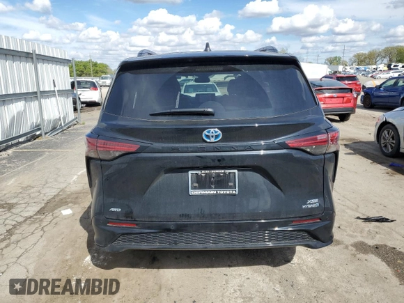 2024 Toyota Sienna XSE z VIN 5TDXSKFC0RS154398, wystawiony jako Copart lot #56039665 z przebiegiem 15 416 mil mil oraz Szkoda całkowita • Salvage title. Historia ofert i sprzedaży dostępna na DreamBid. Obrazek 6.