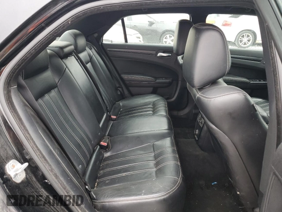 2013 Chrysler 300 S z VIN 2C3CCAGT4DH741560, wystawiony jako Copart lot #78879594 z przebiegiem 161 647 mil mil oraz Szkoda całkowita • Salvage title. Historia ofert i sprzedaży dostępna na DreamBid. Obrazek 10.