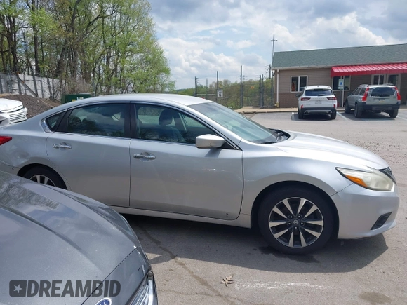 2017 Nissan Altima S z VIN 1N4AL3AP4HC288839, wystawiony jako IAAI lot #42162440 z przebiegiem 222 000 mil mil oraz . Historia ofert i sprzedaży dostępna na DreamBid. Obrazek 14.