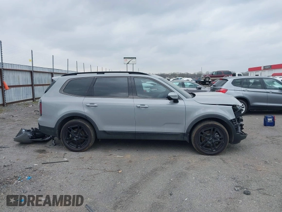 2024 Kia Telluride EX X-Line z VIN 5XYP3DGC2RG496309, wystawiony jako IAAI lot #41804549 z przebiegiem 16 785 mil mil oraz . Historia ofert i sprzedaży dostępna na DreamBid. Obrazek 14.