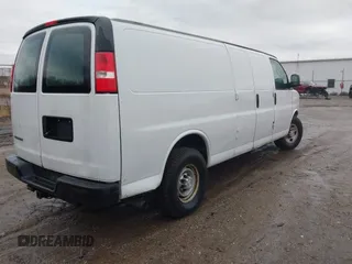2017 Chevrolet Express Cargo Van with VIN 1GCZGHFG6H1292104, listed as a IAAI auction lot 41662902 with 272,436 mi miles. Bid and sale history available at carsss.com. Image 4.