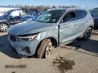 2023 Volvo XC40 Plus Bright Theme with VIN YV4L12UN8P2913418, listed as a Copart auction lot 88422125 with 27,447 mi miles and Salvage Title. Bid and sale history available at carsss.com. Image 1.