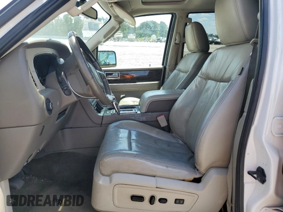 2015 Lincoln Navigator z VIN 5LMJJ3HT2FEJ04284, wystawiony jako Copart lot #53543895 z przebiegiem 208 909 mil mil oraz Szkoda całkowita • Salvage title. Historia ofert i sprzedaży dostępna na DreamBid. Obrazek 7.