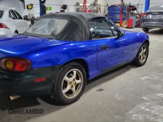 1999 Mazda MX-5 Miata z VIN JM1NB3536X0121095, wystawiony jako IAAI lot #42138447 z przebiegiem 146 636 mil mil oraz . Historia ofert i sprzedaży dostępna na DreamBid. Obrazek 4.