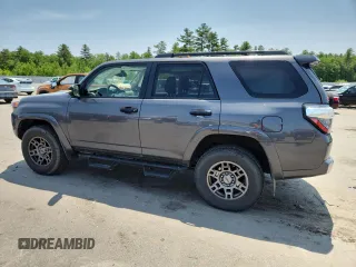 2020 Toyota 4Runner SR5 with VIN JTEBU5JR1L5810893, listed as a Copart auction lot 61157285 with 35,426 mi miles and Salvage title. Bid and sale history available at DreamBid. Image 2.