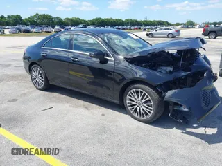 2025 Mercedes-Benz CLA 250 z VIN W1K5J4GB2SN527499, wystawiony jako IAAI lot #42037141 z przebiegiem 9098 mil mil oraz . Historia ofert i sprzedaży dostępna na DreamBid. Obrazek 1.