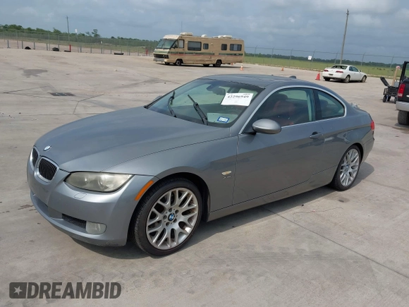 2009 BMW 3 Series 328i xDrive z VIN WBAWV53549PF95715, wystawiony jako IAAI lot #42296949 z przebiegiem 182 003 mil mil oraz . Historia ofert i sprzedaży dostępna na DreamBid. Obrazek 2.