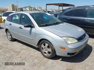 2005 Ford Focus S z VIN 3FAFP37N45R100916, wystawiony jako IAAI lot #42368084 z przebiegiem 210 949 mil mil oraz . Historia ofert i sprzedaży dostępna na DreamBid. Obrazek 1.