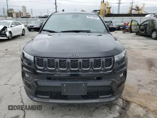 2025 Jeep Compass Latitude с VIN 3C4NJDBN5ST505542, выставлен на аукционе Copart как лот 48170865 с пробегом 1 000 миль миль и Списание • Salvage title. История ставок и продаж доступна на DreamBid. Изображение 5.