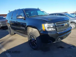 2007 Chevrolet Suburban LT with VIN 3GNGK26K47G206089, listed as a IAAI auction lot 41409657 with 156,789 mi miles. Bid and sale history available at carsss.com. Image 1.