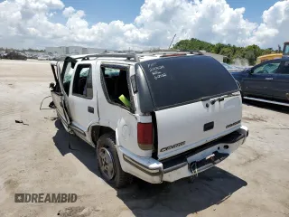 1999 Chevrolet Blazer Trailblazer z VIN 1GNDT13W6X2193629, wystawiony jako Copart lot #51184702 z przebiegiem Nie podano mil oraz Nie do naprawy • Non repairable. Historia ofert i sprzedaży dostępna na DreamBid. Obrazek 3.