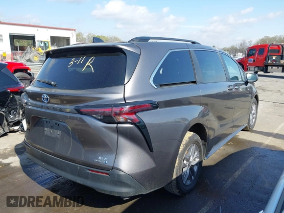 2024 Toyota Sienna XLE z VIN 5TDYRKEC1RS190859, wystawiony jako IAAI lot #41851312 z przebiegiem 43 858 mil mil oraz . Historia ofert i sprzedaży dostępna na DreamBid. Obrazek 4.