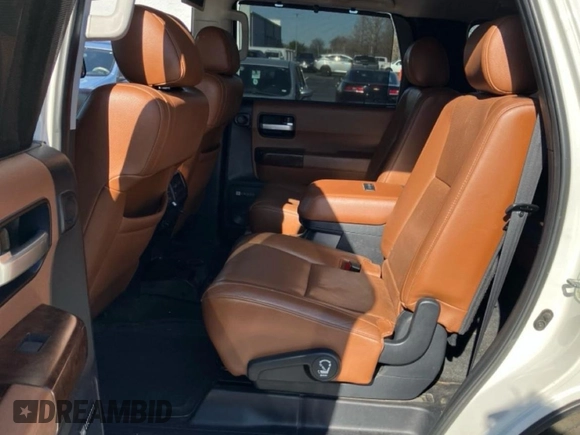 2010 Toyota Sequoia Platinum with VIN 5TDDW5G18AS028445, listed as a Copart auction lot 49748395 with 297,596 mi miles and Clean Title. Bid and sale history available at carsss.com. Image 6.