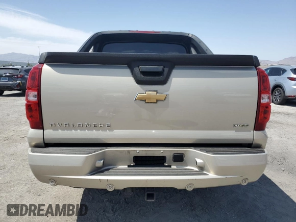 2007 Chevrolet Avalanche LTZ z VIN 3GNEC12037G218415, wystawiony jako Copart lot #61975825 z przebiegiem 86 519 mil mil oraz Szkoda całkowita • Salvage title. Historia ofert i sprzedaży dostępna na DreamBid. Obrazek 6.