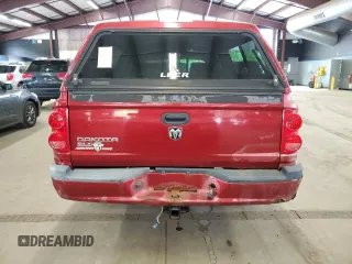2008 Dodge Dakota SLT z VIN 1D7HW48K68S619433, wystawiony jako Copart lot #57327015 z przebiegiem 96 804 mil mil oraz Czysty tytuł • Clean title. Historia ofert i sprzedaży dostępna na DreamBid. Obrazek 6.