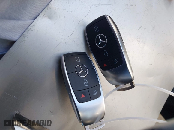 2019 Mercedes-Benz C 300 z VIN 55SWF8DBXKU305138, wystawiony jako IAAI lot #42111286 z przebiegiem 42 309 mil mil oraz . Historia ofert i sprzedaży dostępna na DreamBid. Obrazek 11.