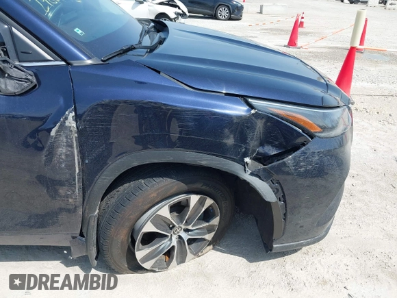 2021 Toyota Highlander XLE with VIN 5TDGZRBH4MS543611, listed as a IAAI auction lot 42117900 with 66,333 mi miles and . Bid and sale history available at DreamBid. Image 6.