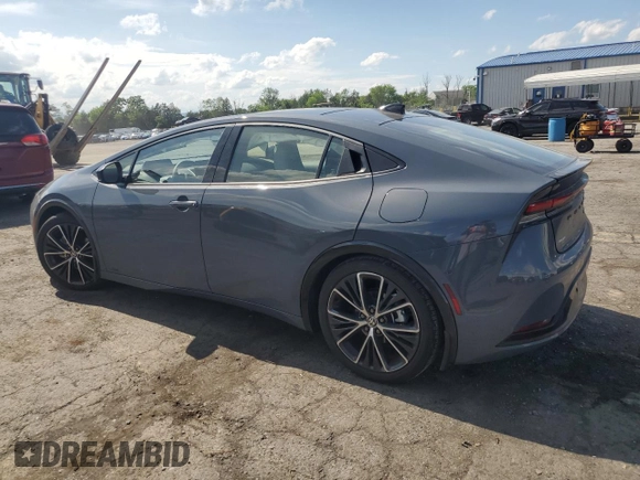 2024 Toyota Prius LE z VIN JTDADABU4R3021525, wystawiony jako Copart lot #61652045 z przebiegiem 2 120 mil mil oraz Szkoda całkowita • Salvage title. Historia ofert i sprzedaży dostępna na DreamBid. Obrazek 2.