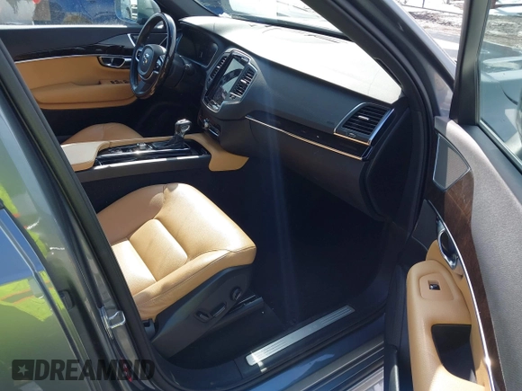 2018 Volvo XC90 Momentum with VIN YV4102CK9J1342777, listed as a IAAI auction lot 41618711 with 85,082 mi miles and . Bid and sale history available at DreamBid. Image 5.