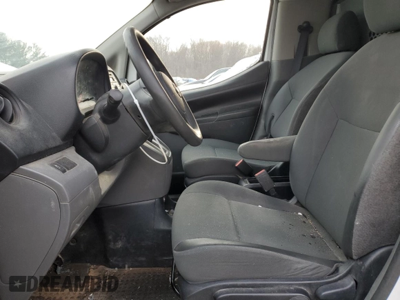 2015 Nissan NV200 SV z VIN 3N6CM0KN0FK713828, wystawiony jako Copart lot #46238025 z przebiegiem 200 567 mil mil oraz Szkoda całkowita • Salvage title. Historia ofert i sprzedaży dostępna na DreamBid. Obrazek 7.